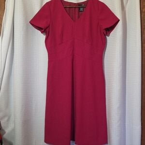 The East 5th EUC Women's Size 10 Fuchsia Sheath Dress Fully Lined
